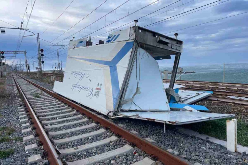 Treni Cancellati E Ritardi Raffiche Di Aria Fredda E Maltempo La