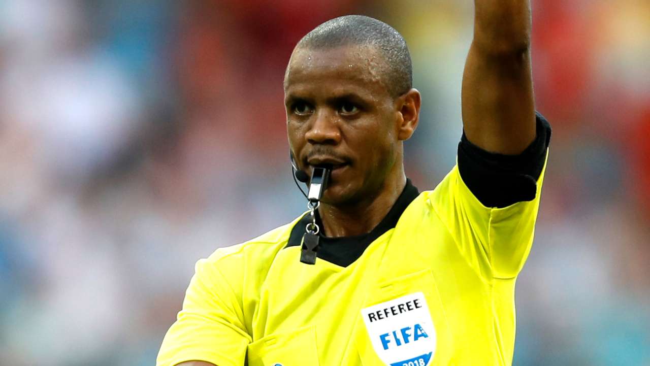 Janny Sikazwe, arbitro in totale confusione