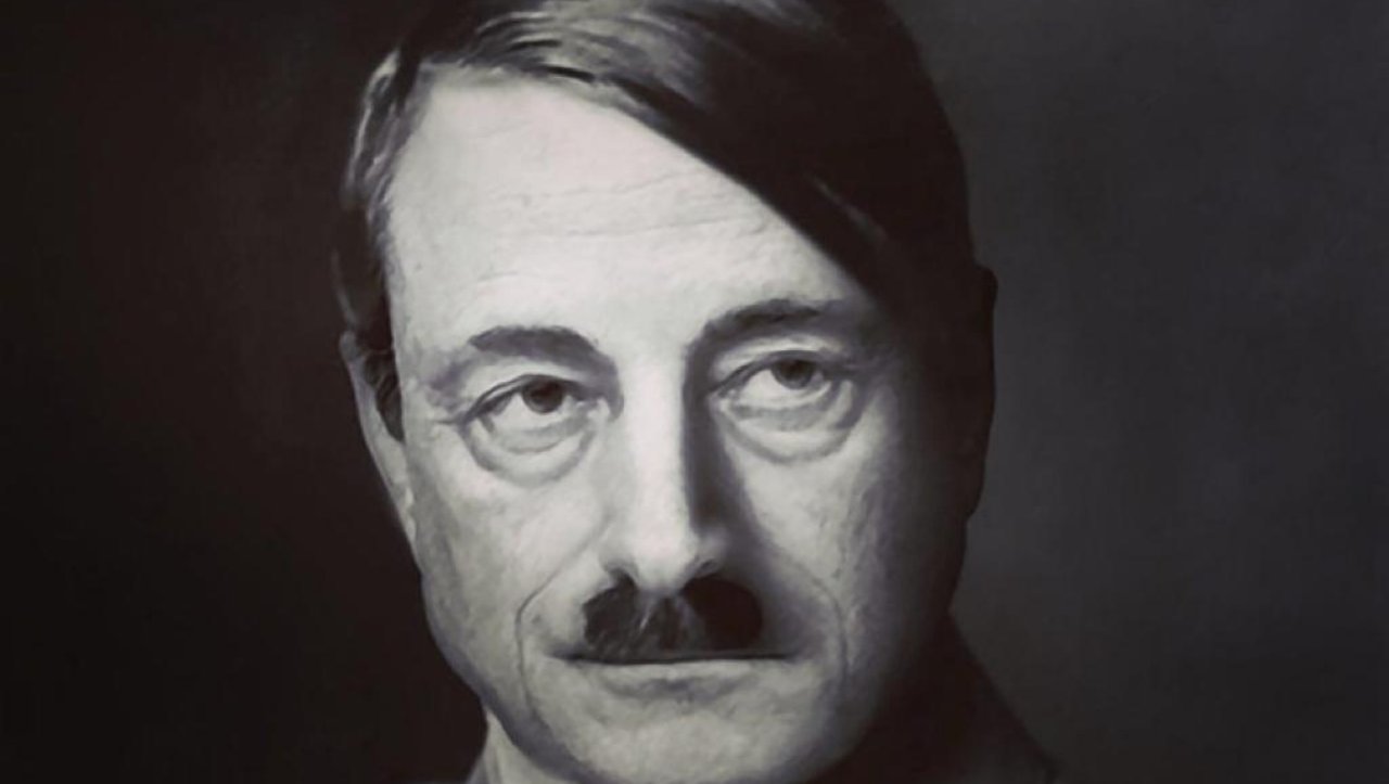 Draghi con i baffi da Hitler 