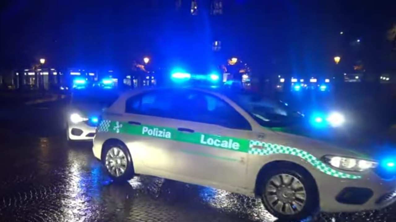 Milano, indagini sul poliziotto aggredito 