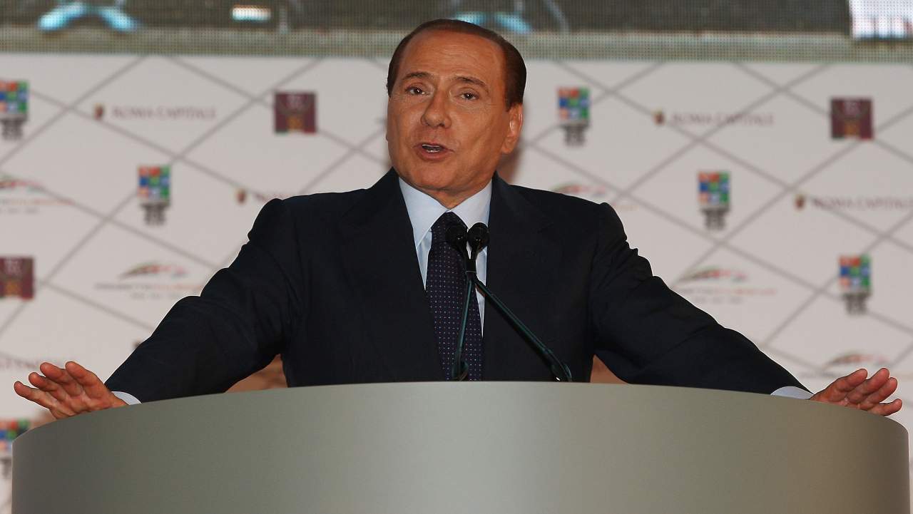 Berlusconi dimesso dall'ospedale