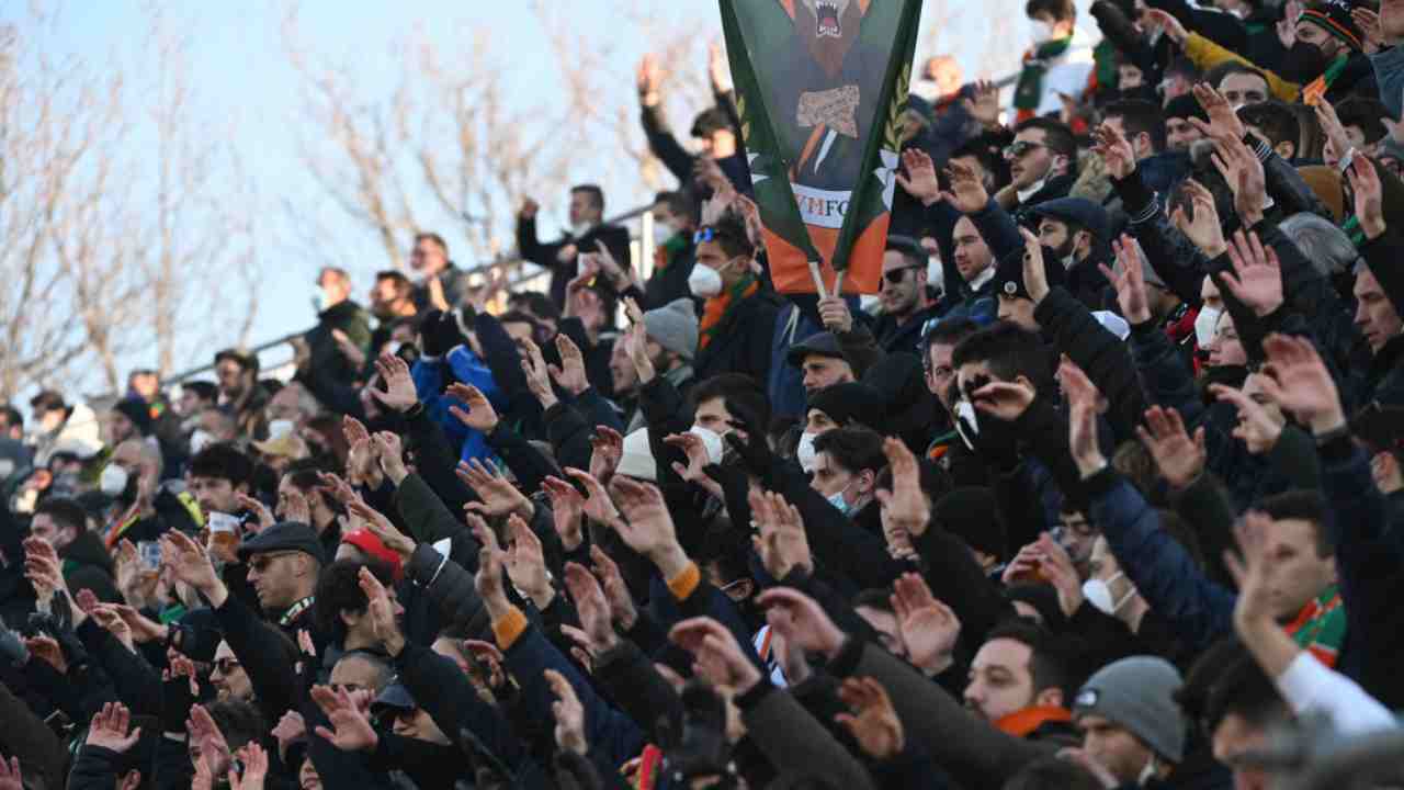 Supporters Venezia incitano il nuovo acquisto Nani