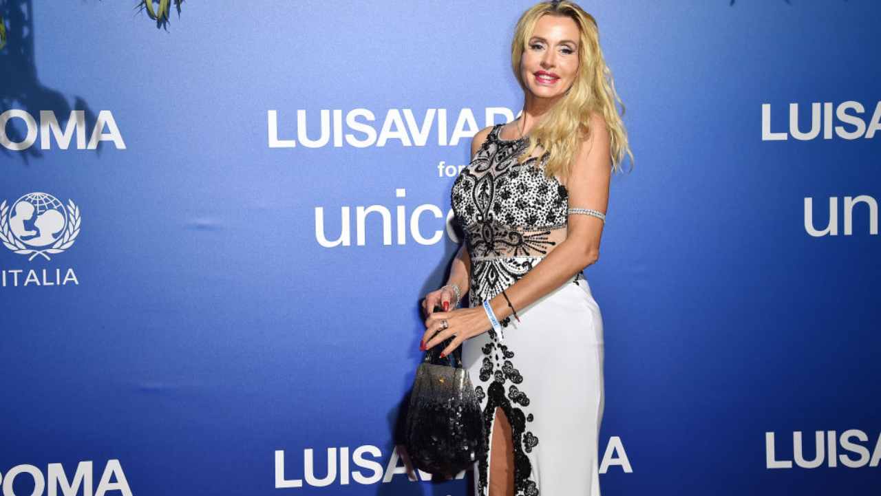 Valeria Marini vuota il sacco e si racconta