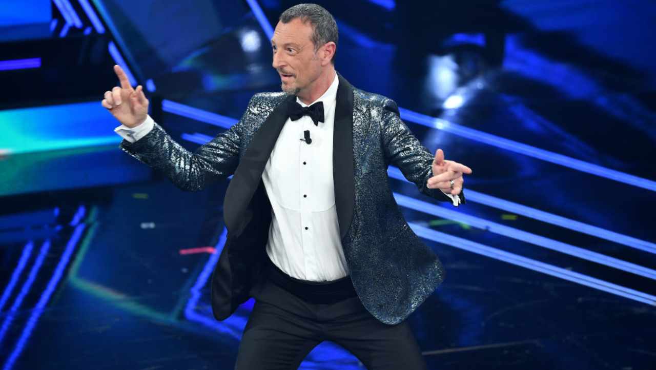 Sanremo, Amadeus spiazza tutti a poche ore dal Festival