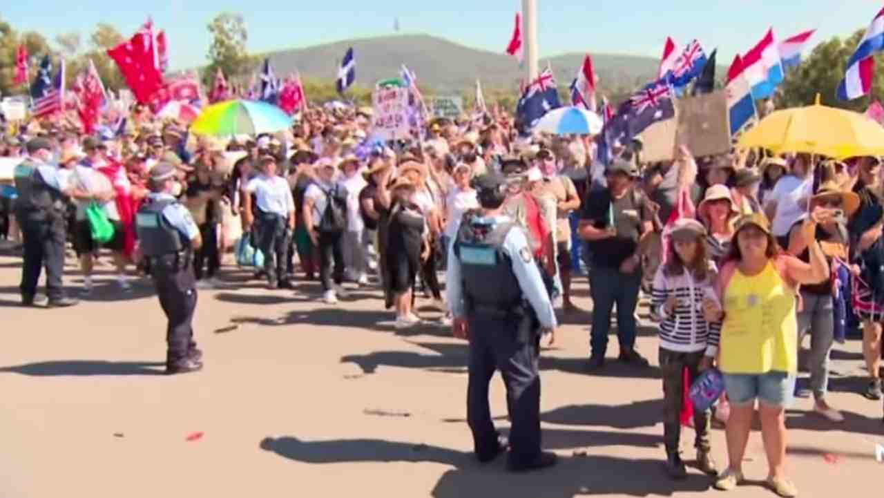 Australia, proteste in atto contro obbligo del vaccino