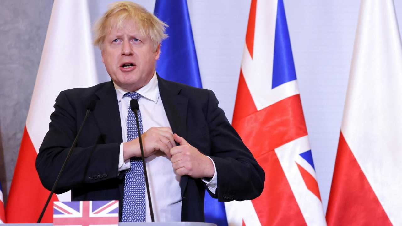 Inglesi contro il premier Boris Johnson