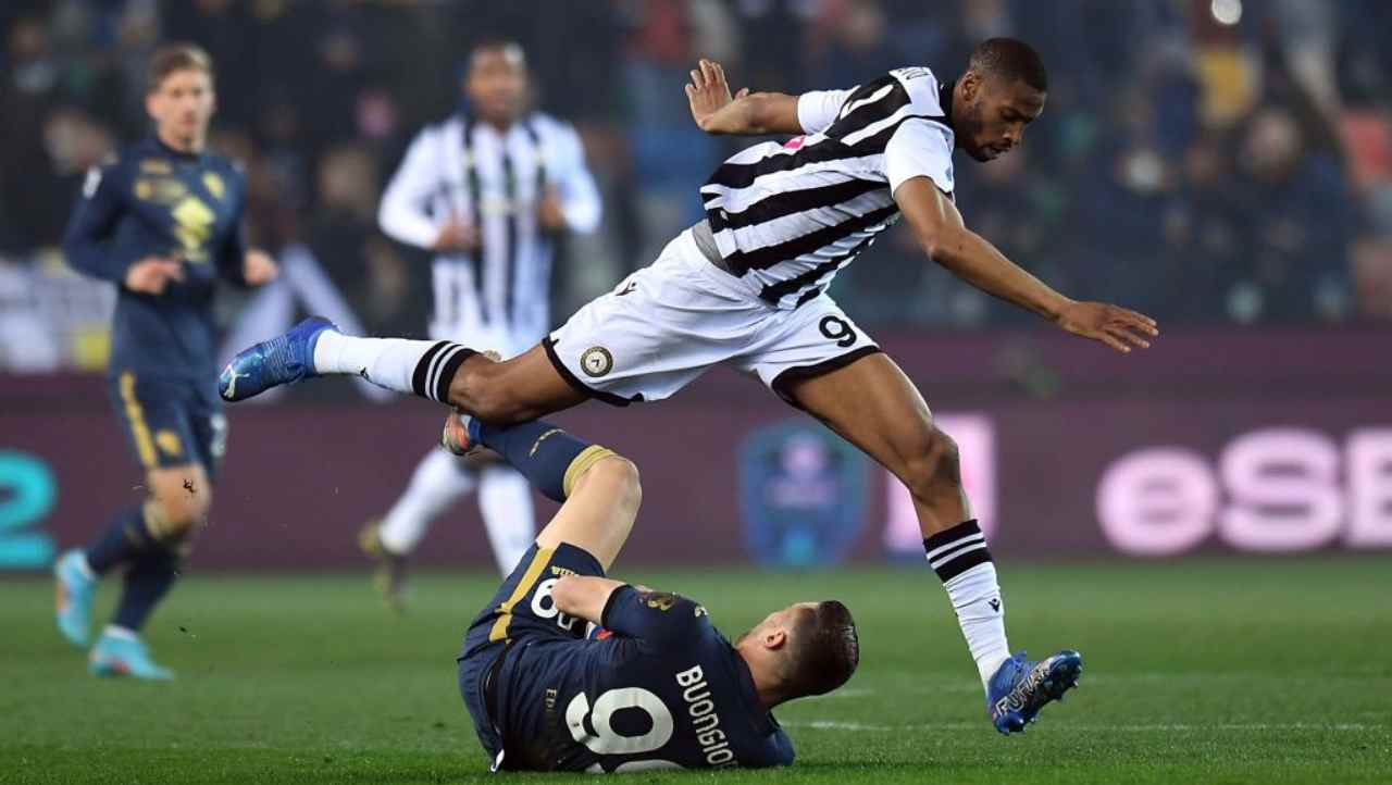 Buongiorno contro Beto in Udinese-Torino 