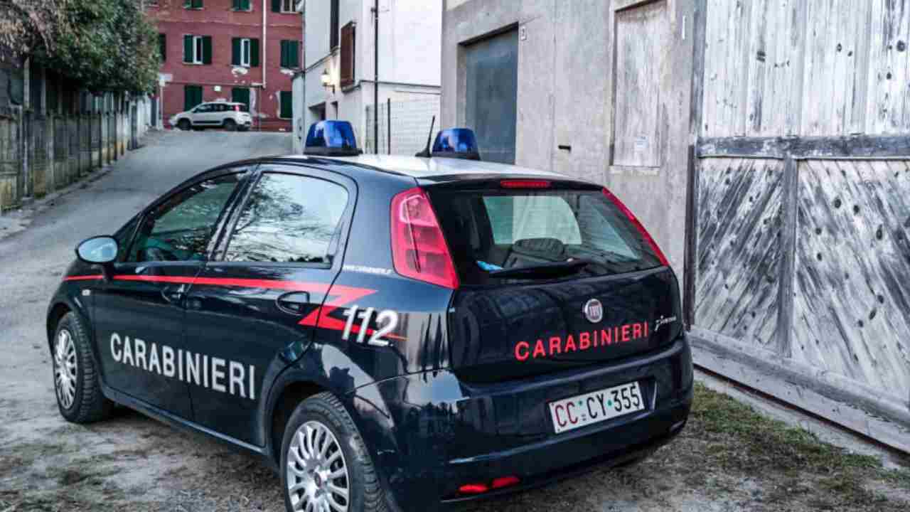 Napoli, arrestate cineuq persone per corruzione