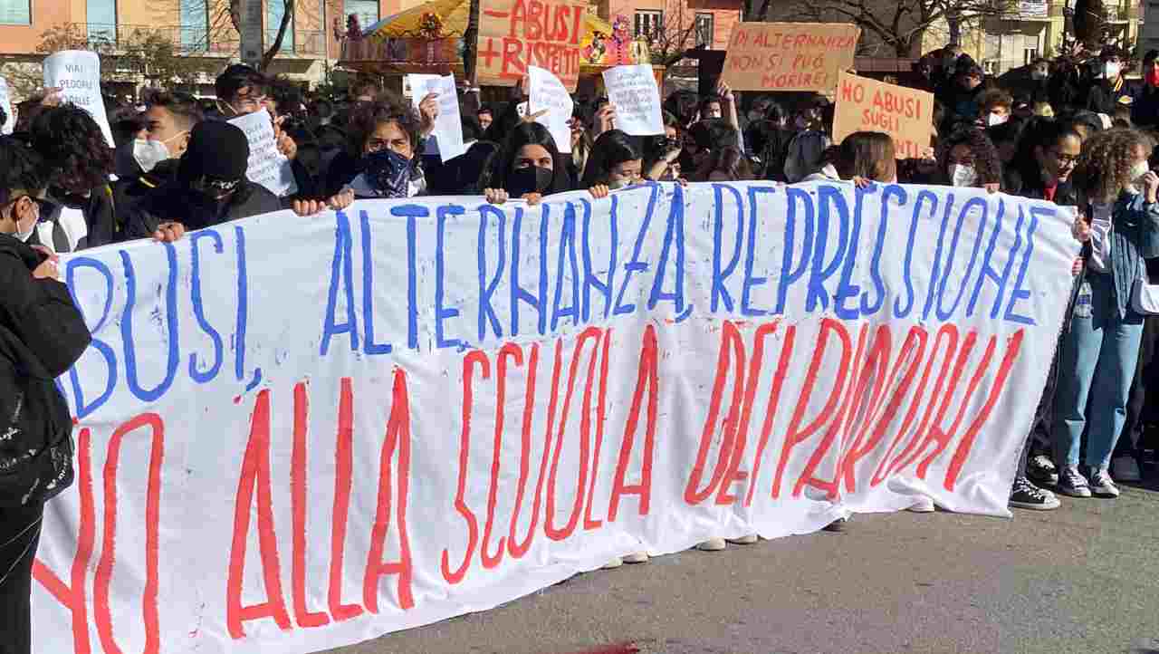 Castrolibero, srtudenti del Majorana scendono in piazza