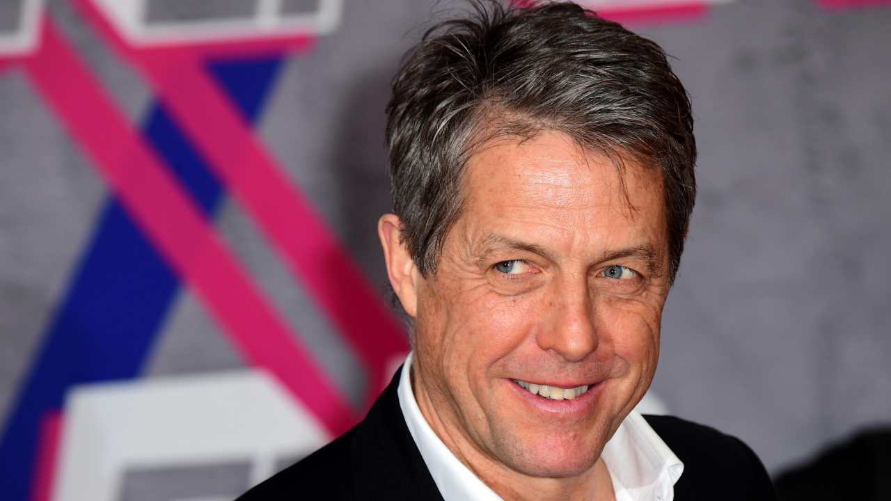 Hugh Grant contro il premier Boris Johnson 