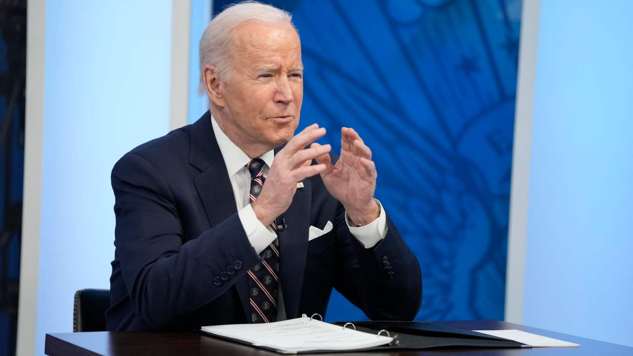 Joe Biden risponde agli attacchi della Russia sull'Ucraina