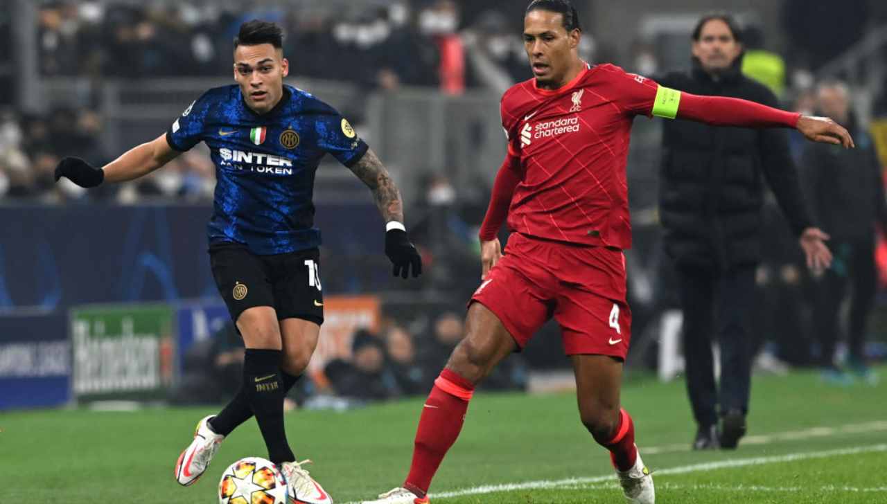 Martinez e Van Dijk in Inter-Liverpool