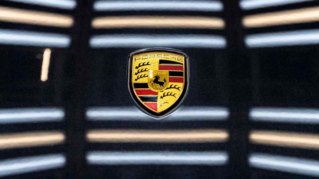 Porsche decide di mettere mano al portafoglio