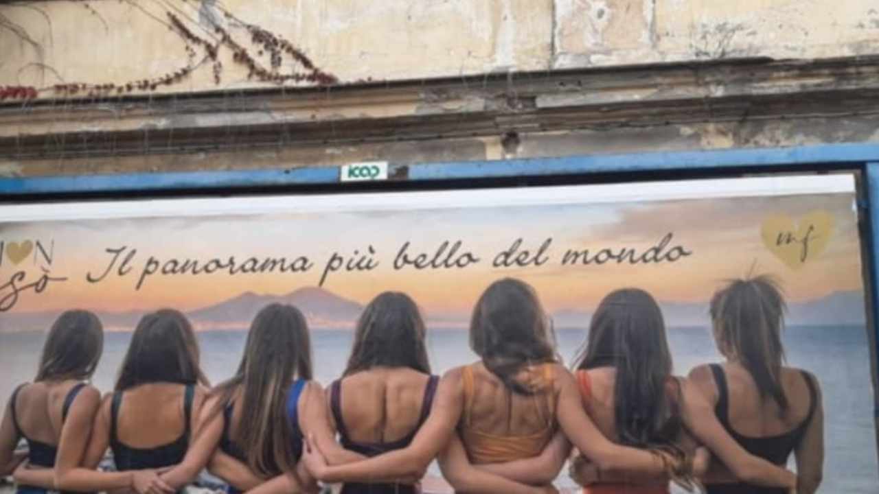 Napoli, è bufera sul manifesto sessista