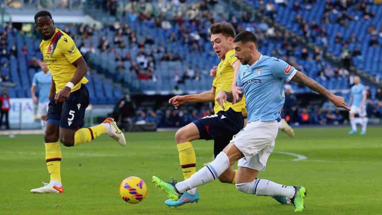 Mattia Zaccagni in azione durante Lazio-Bologna 