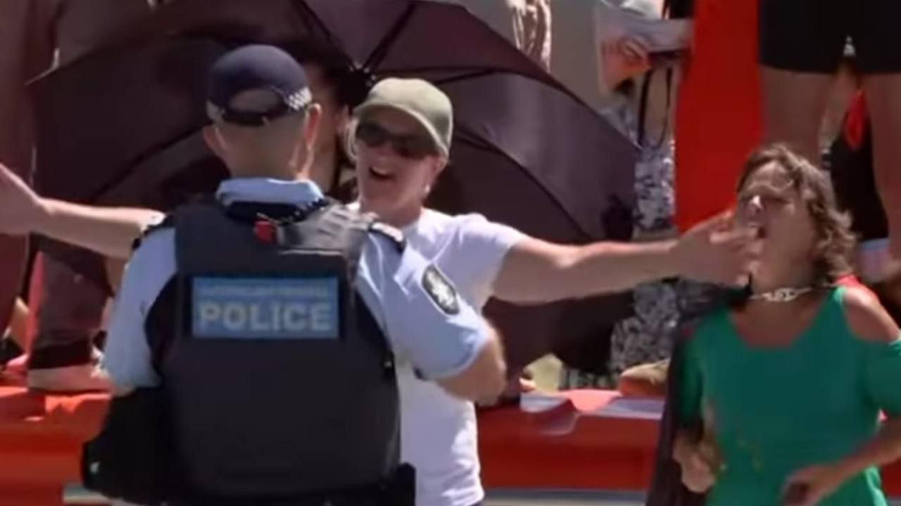 Australia, proteste in atto contro obbligo del vaccino