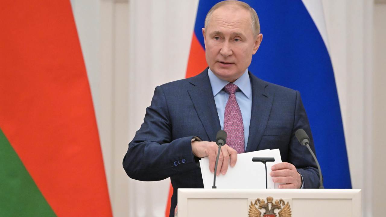 Vladimir Putin pronto ad offrire soldi ai rifugiati