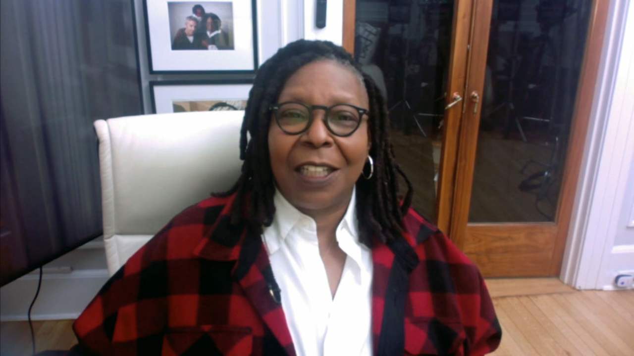 Whoopi Goldberg, bufera su dichiarazioni sull'olocausto