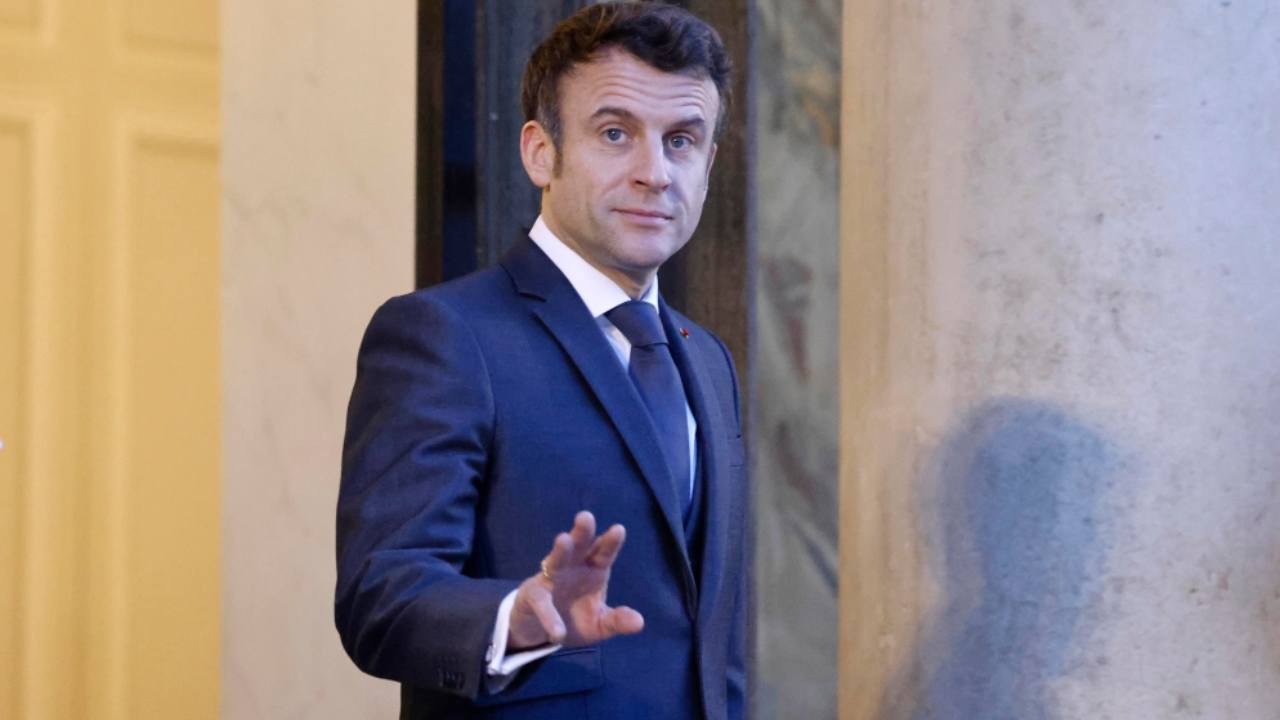 Le Pen si avvicina a Macron