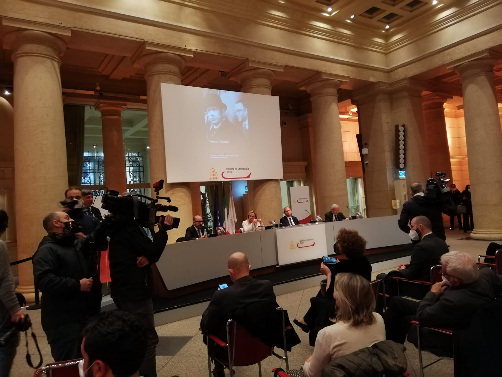 La presentazione del libro Giocatori d'azzardo di Virman Cusenza (foto NOTIZIE.COM)