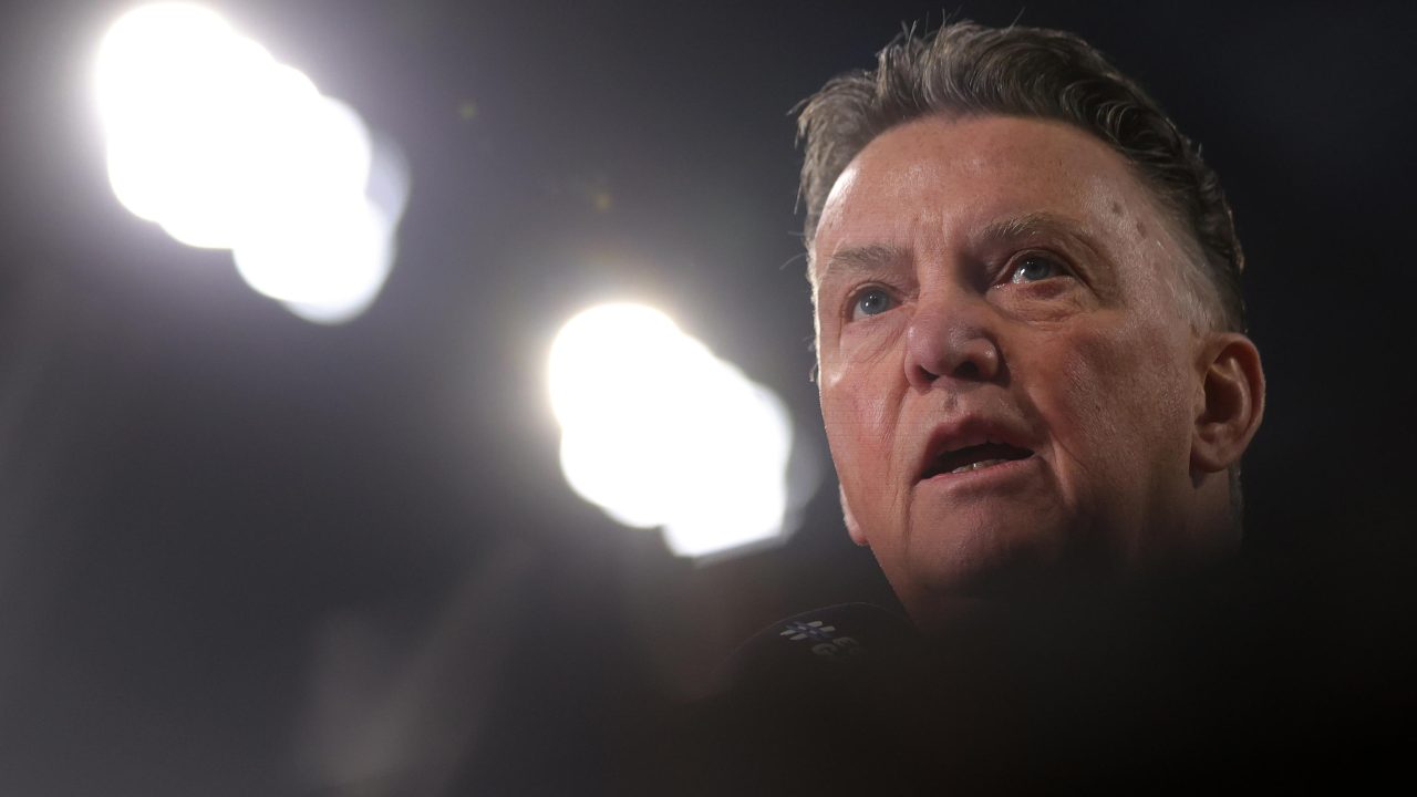 Van Gaal positivo al Covid e va comunque in panchina