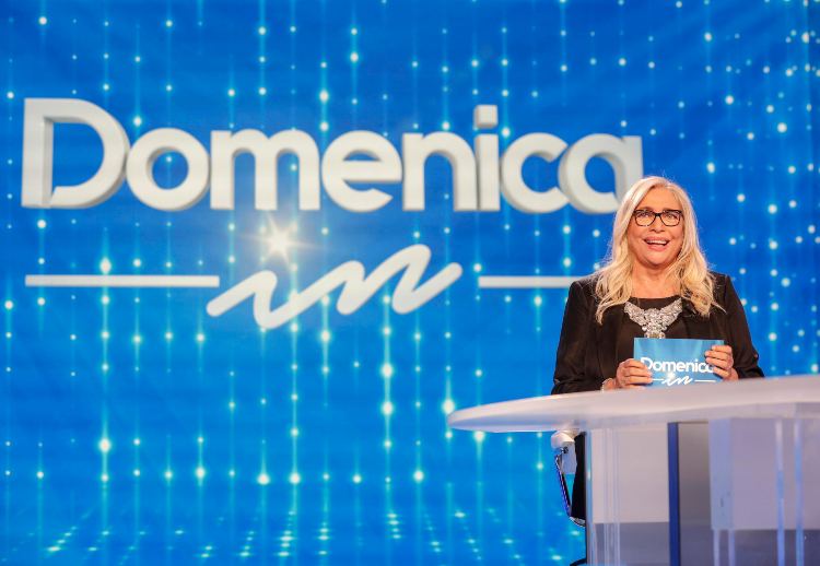 Mara Venier conduce Domenica In su Rai 1 (ANSA GIUSEPPE LAMI)