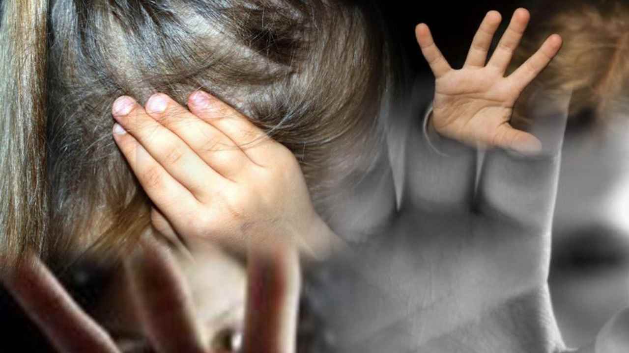 Violenza su un bambino di 9 anni