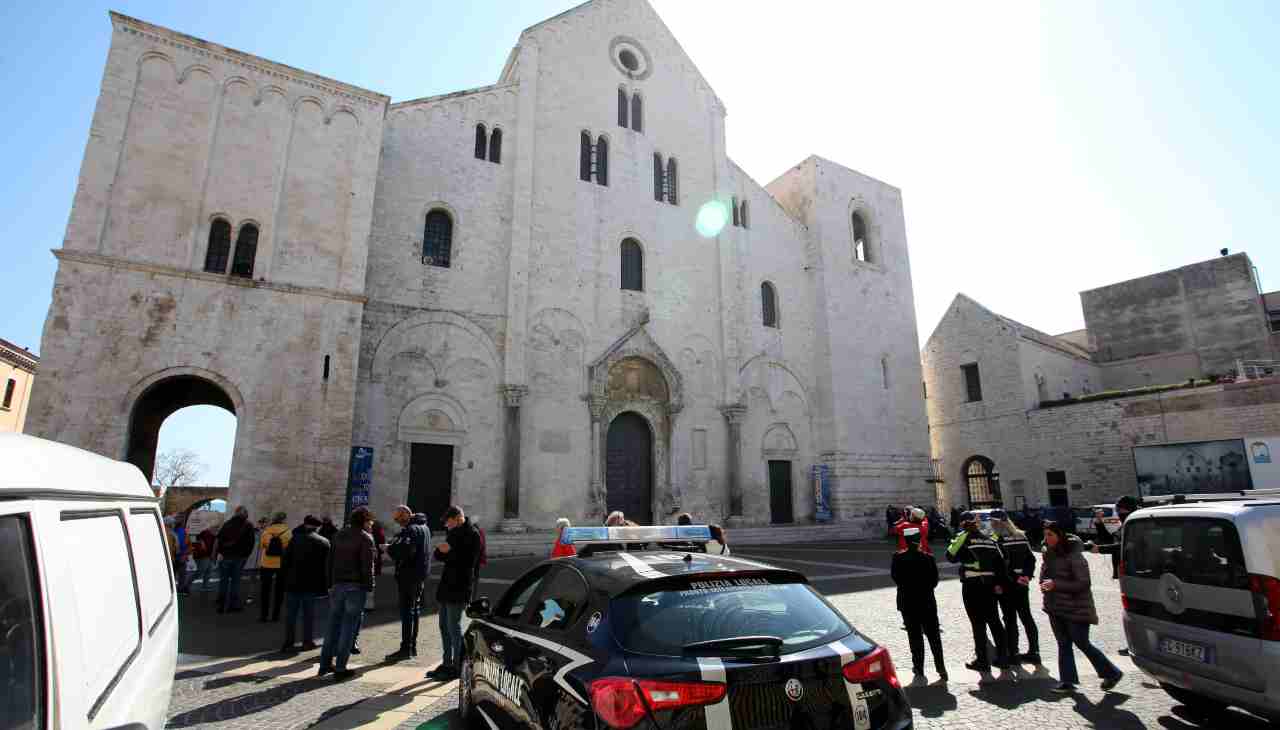 furto basilica san nicola bari