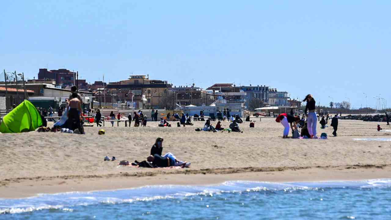 Ponte del 25 aprile, quanti italiani trascorreranno le feste fuori?