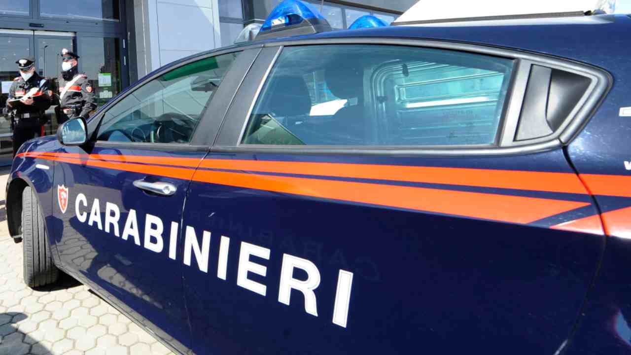 Carabinieri indagano sul presunto suicidio di un uomo