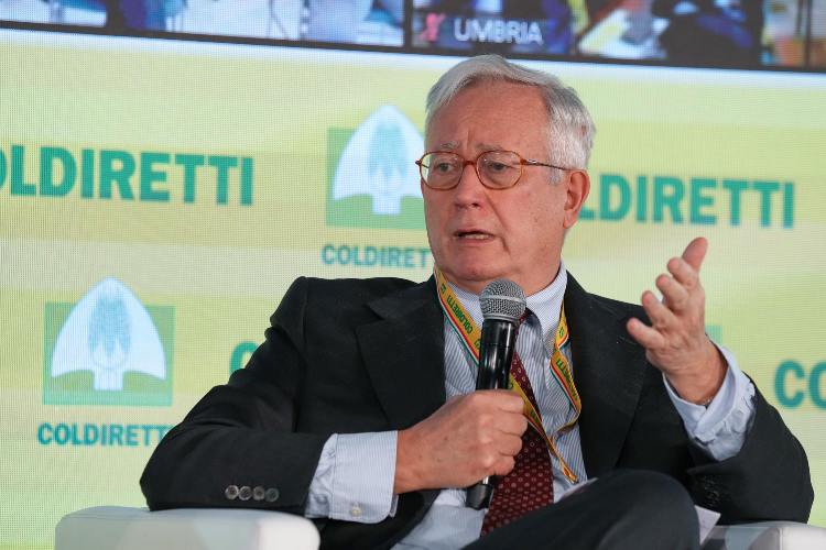 L'ex ministro dell'Economia Giulio Tremonti tra gli ospiti della kermesse di FdI (Foto ANSA)