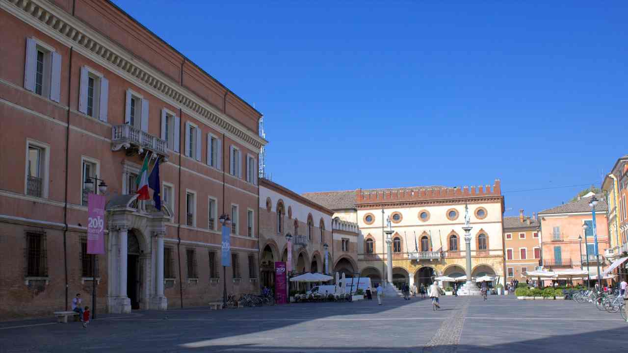 Ravenna, proteste contro cartello considerato "sessista"