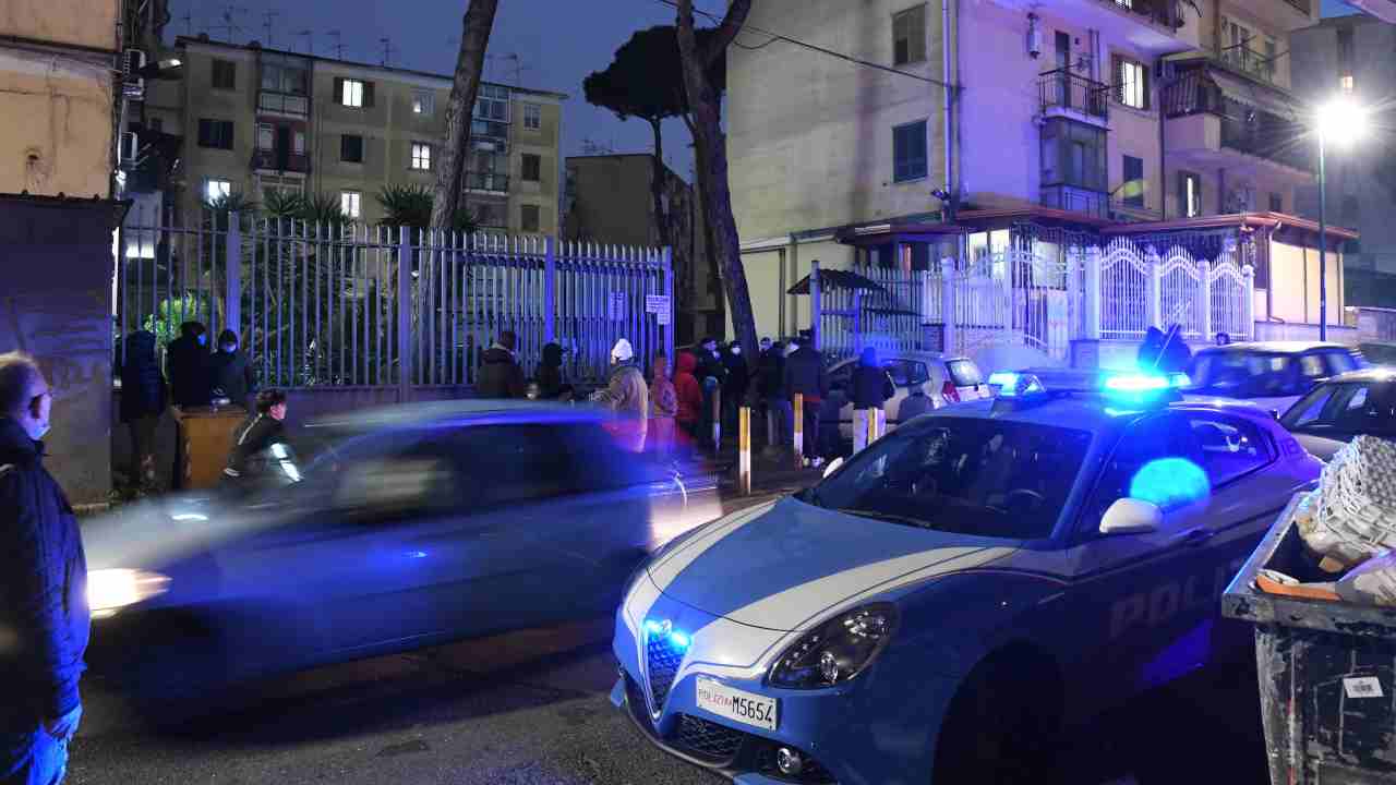 Polizia a Torre del Greco, dramma nel parcheggio di Luna Park