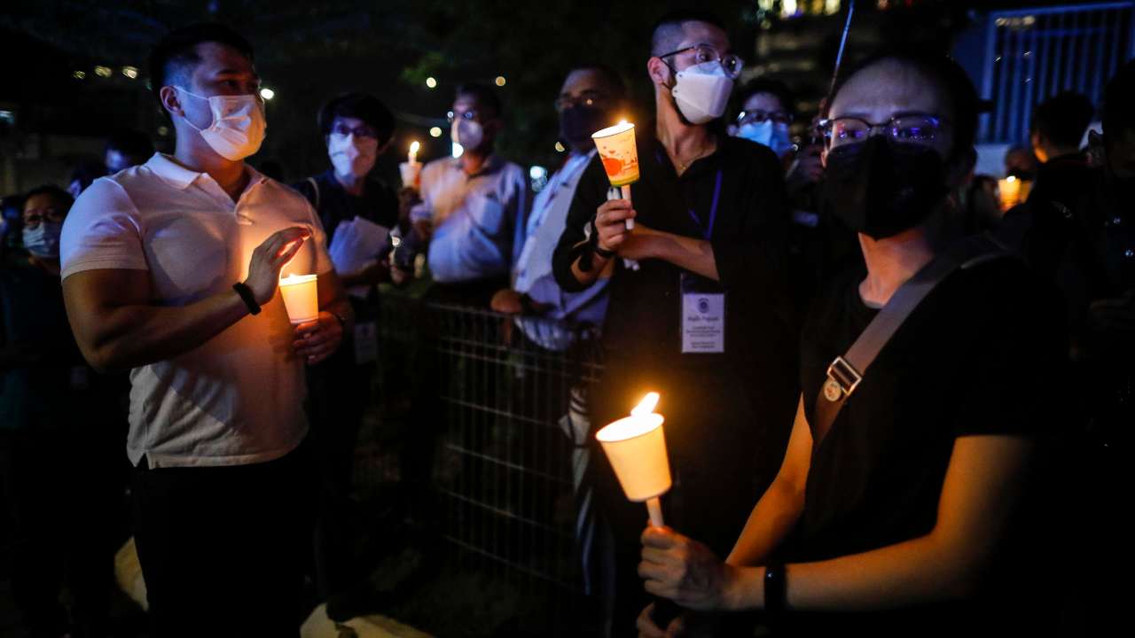 Singapore, il popolo scende in piazza per lui