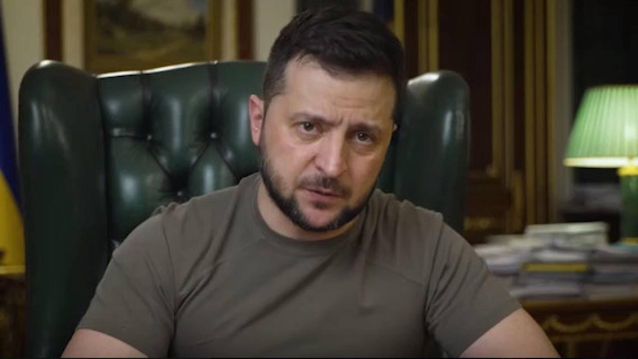 La 7, critiche per la serie tv su Zelensky