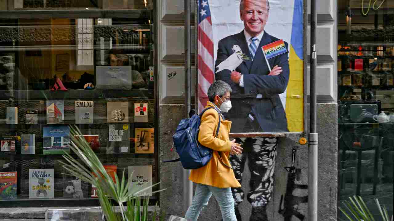 biden murales napoli