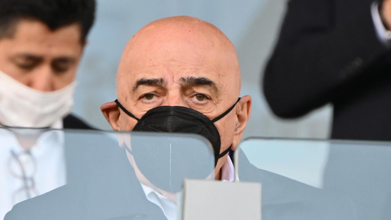 Galliani partecipa alla coreografia