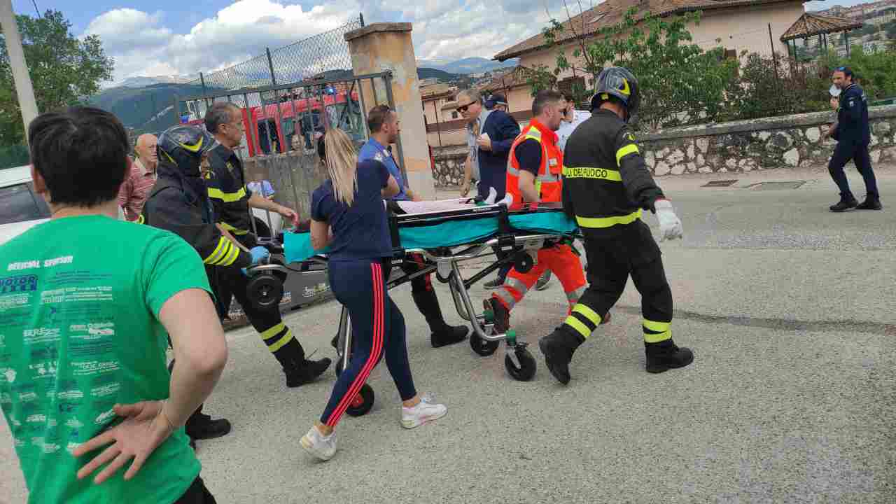 L'Aquila, auto finisce nel giardino di un asilo