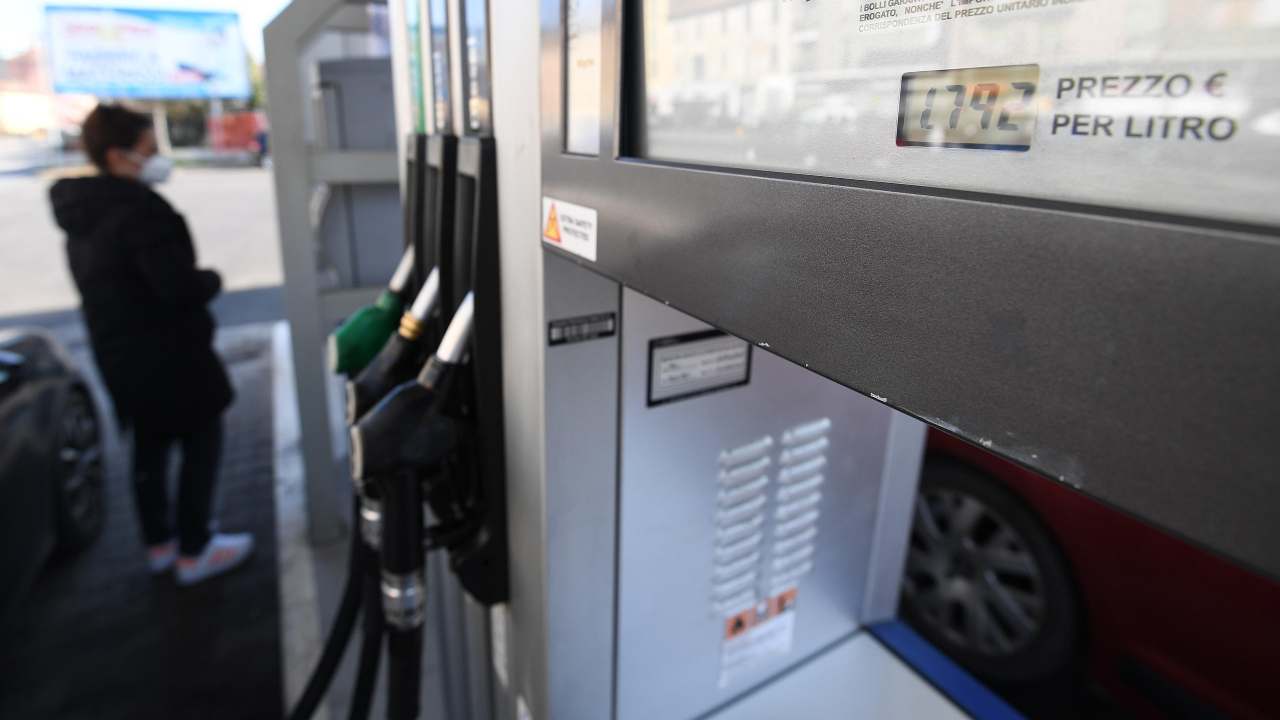 Aumenta nuovamente il prezzo della benzina