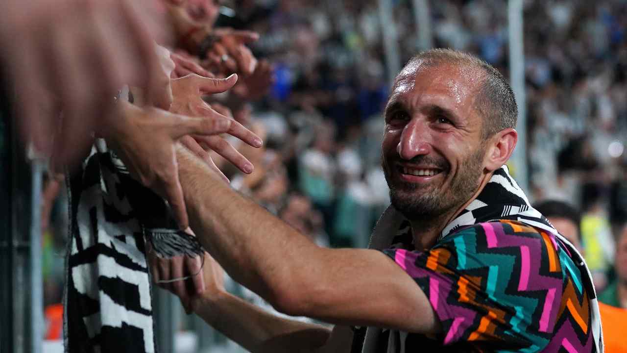 Chiellini esce dal campo al minuto 17