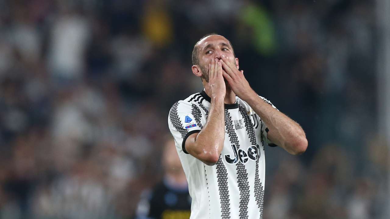 Chiellini esce dal campo al minuto 17