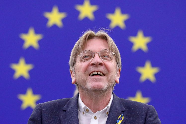 Il co-presidente della Conferenza sul futuro dell'Europa Guy Verhofstadt (Foto Ansa EPA JULIEN WARNAND)