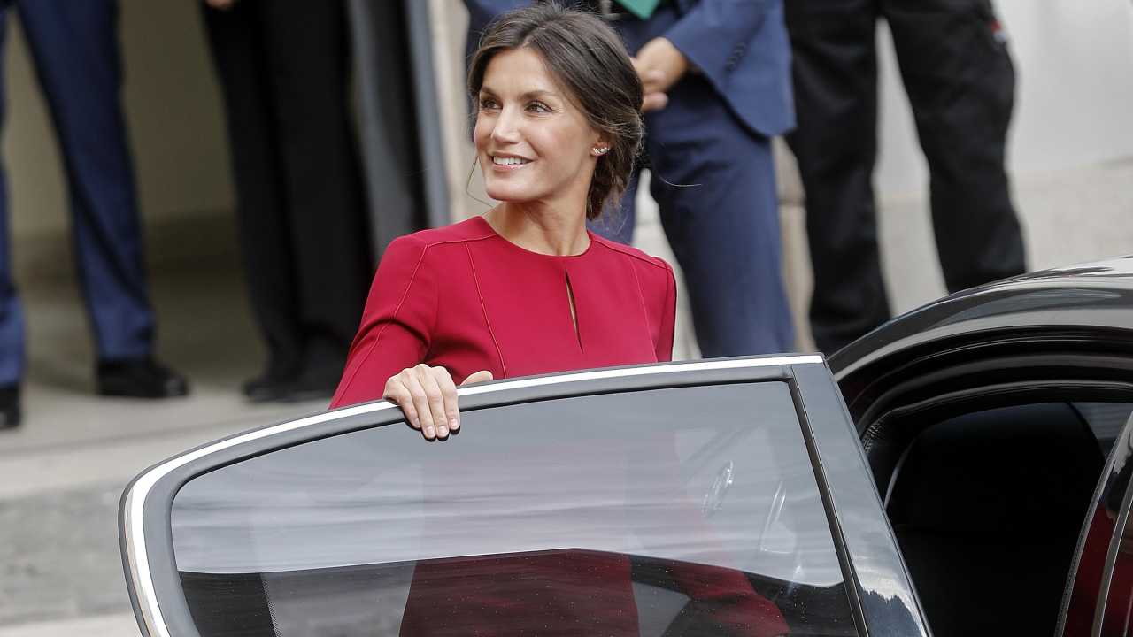 Il look di Letizia di Spagna aumenta le polemiche