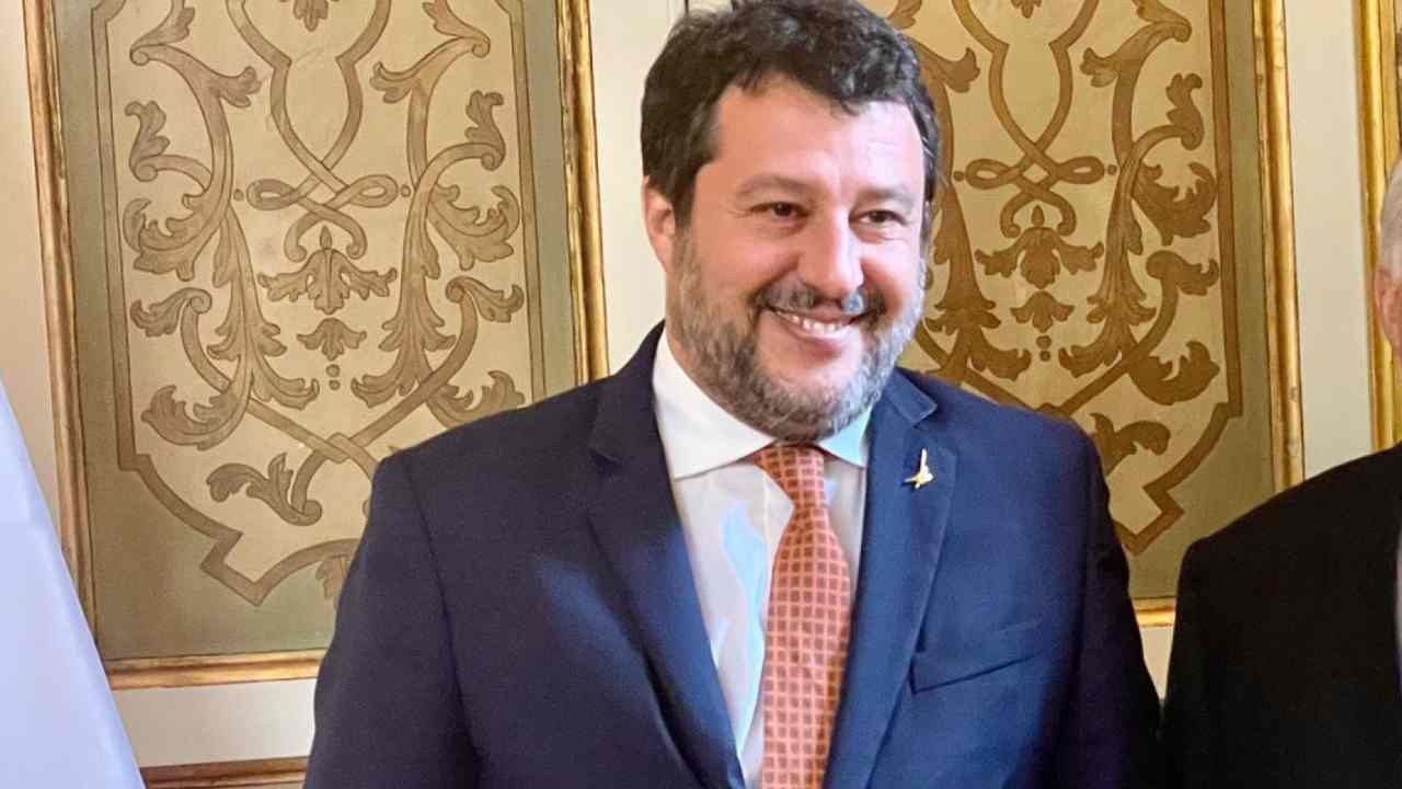 Matteo Salvini intervistato nei pressi del Senato