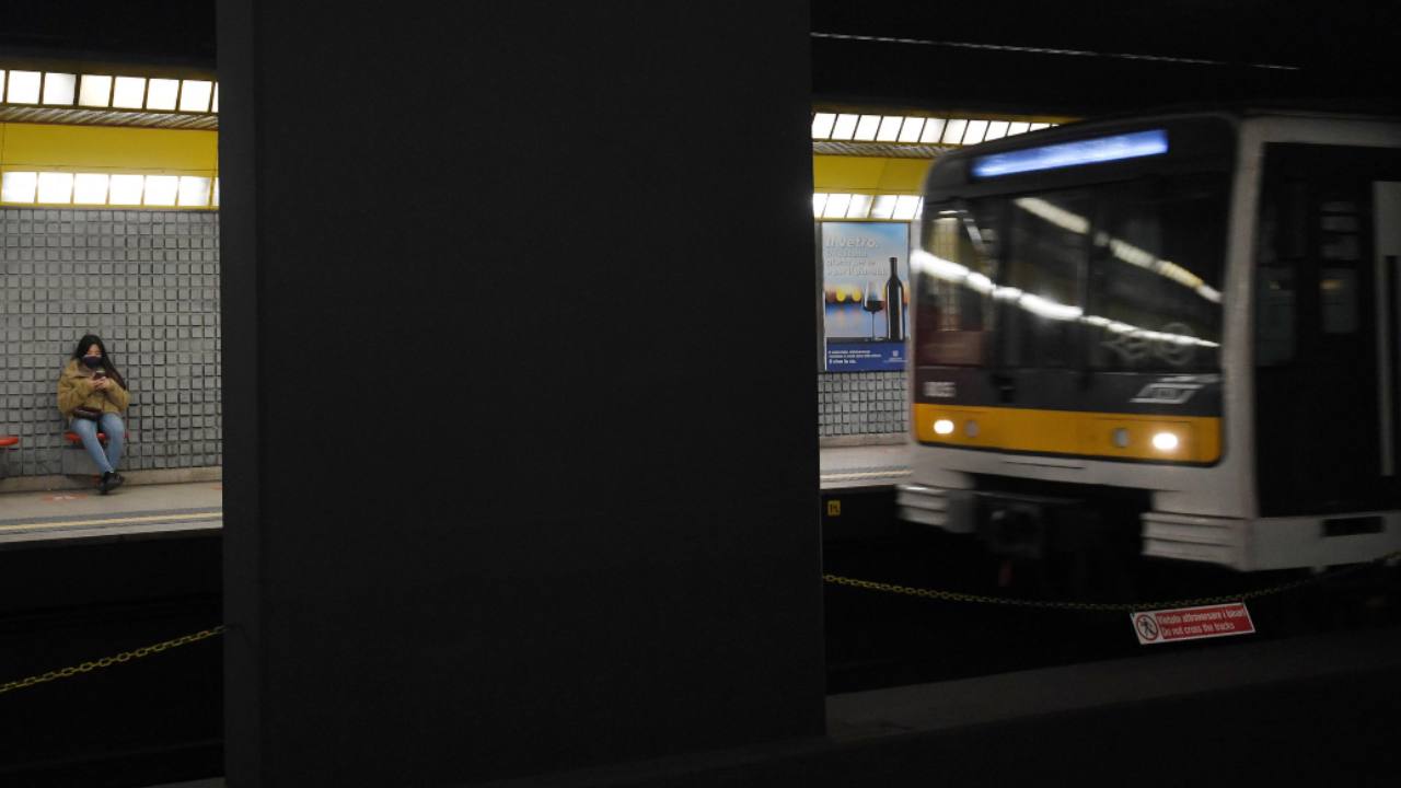 Trahedia sfiorana nella metrò a Milano