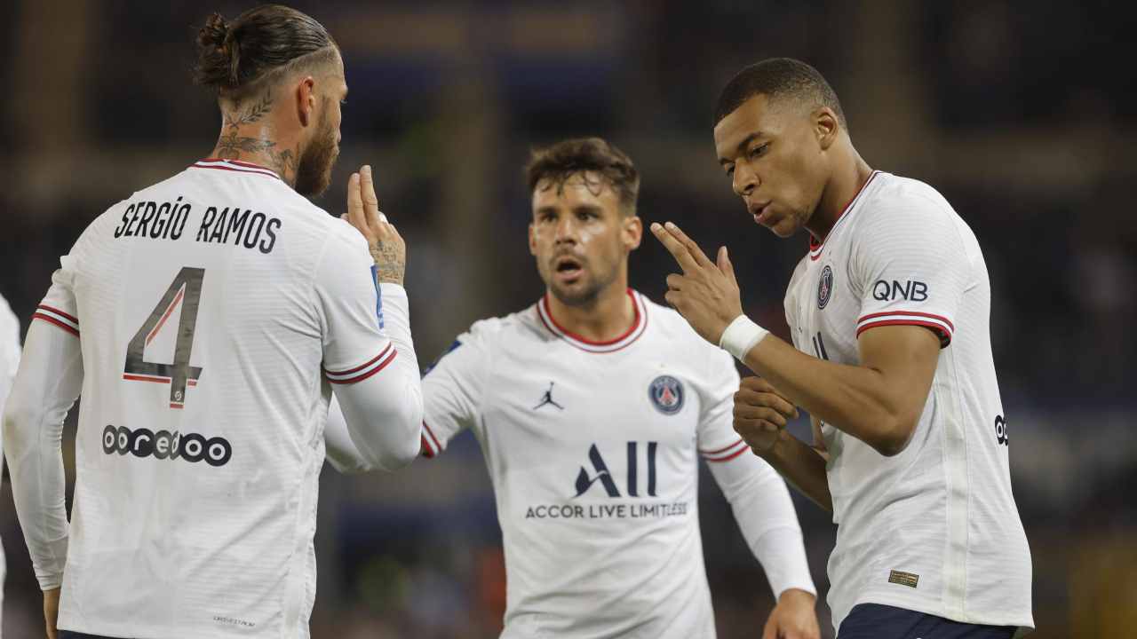 Si finge calciatore del PSG per tre mesi