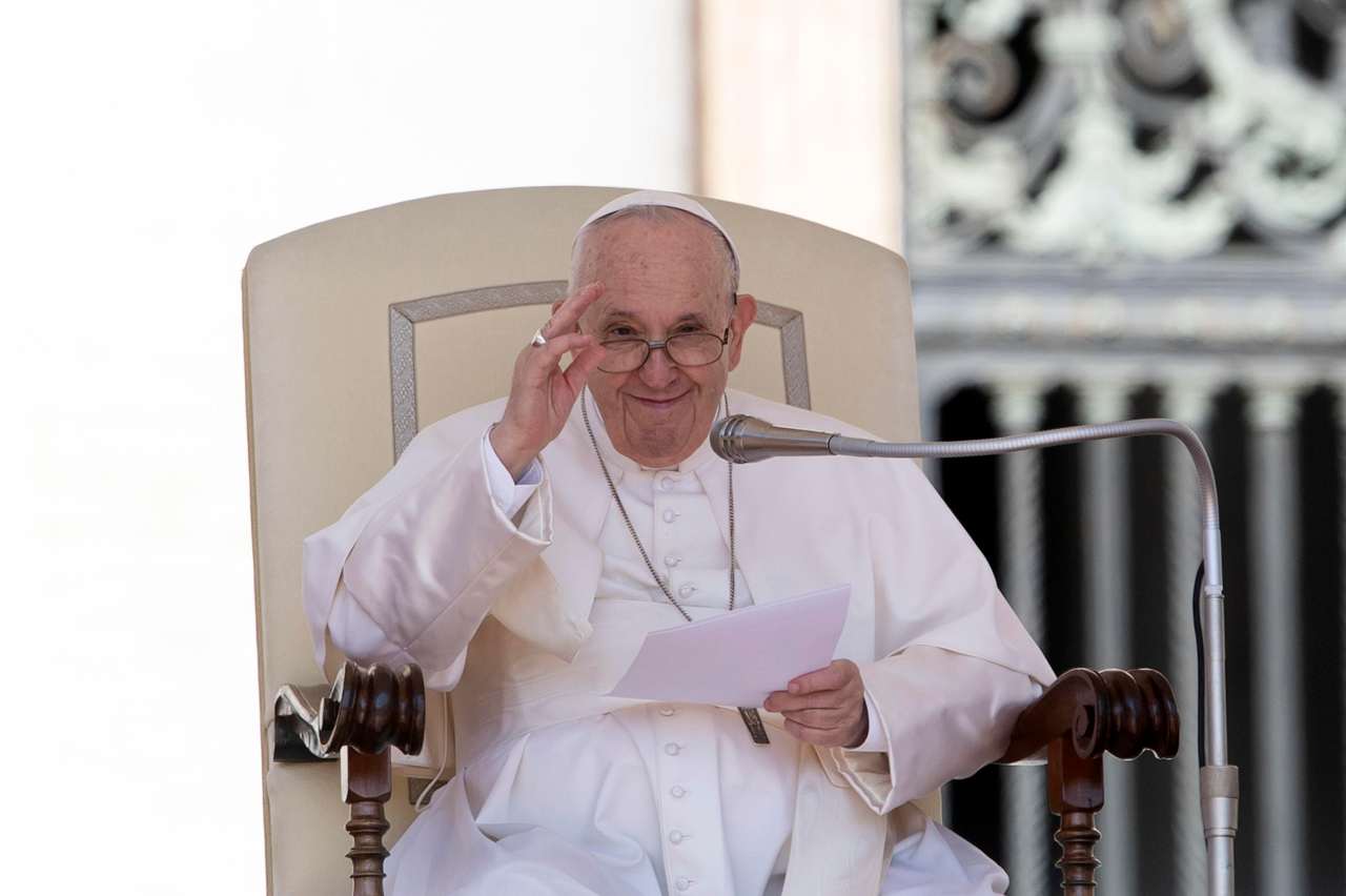 Papa Francesco durante l'udienza generale in Piazza San Pietro