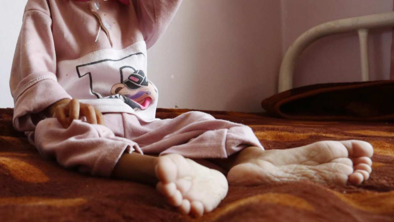 Madre scopre fidanzato a letto nudo con la figlia