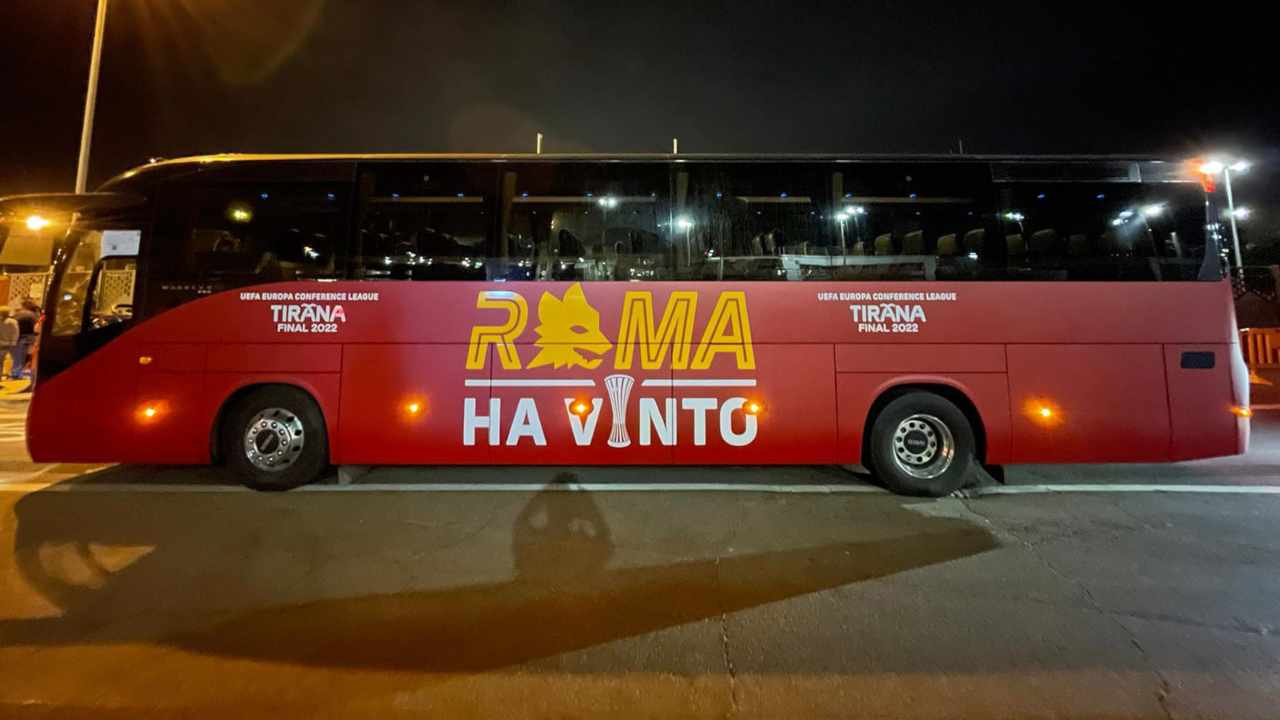 Tifosi della Roma arrivati in massa a Fiumicino