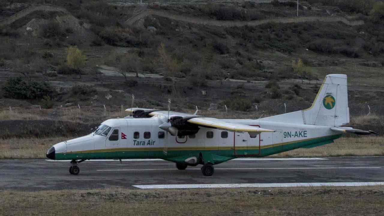 Nepal. persi contatti con un aereo